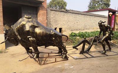 城市街道玻璃钢仿铜农耕牛摆件