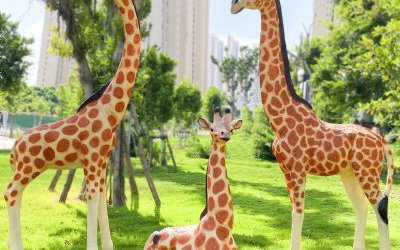 户外公园玻璃钢仿真动物长颈鹿雕塑