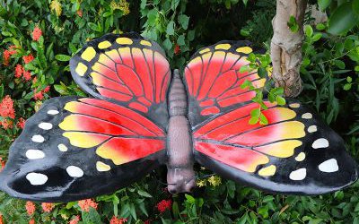 玻璃钢彩绘海边创意蝴蝶雕塑