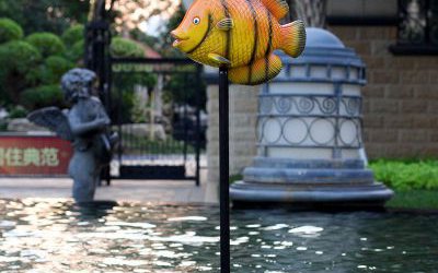 池塘玻璃钢卡通鱼雕塑摆件