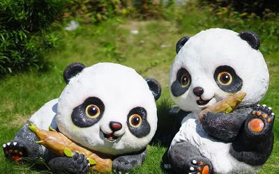 户外花园草坪卡通熊猫玻璃钢雕塑