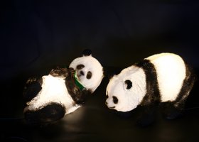 玻璃钢发光熊猫雕塑