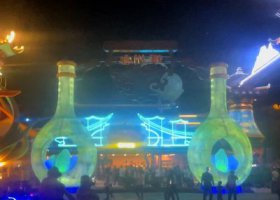 玻璃钢夜晚发光酒瓶造型雕塑