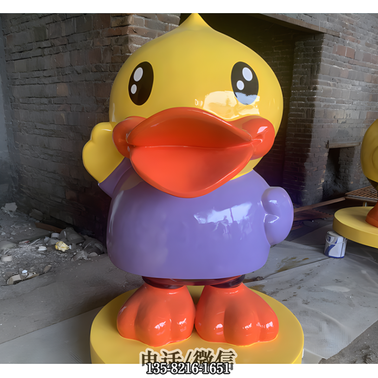 打招呼的卡通鸭子玻璃钢雕塑 打招呼的卡通鸭子玻璃钢雕塑