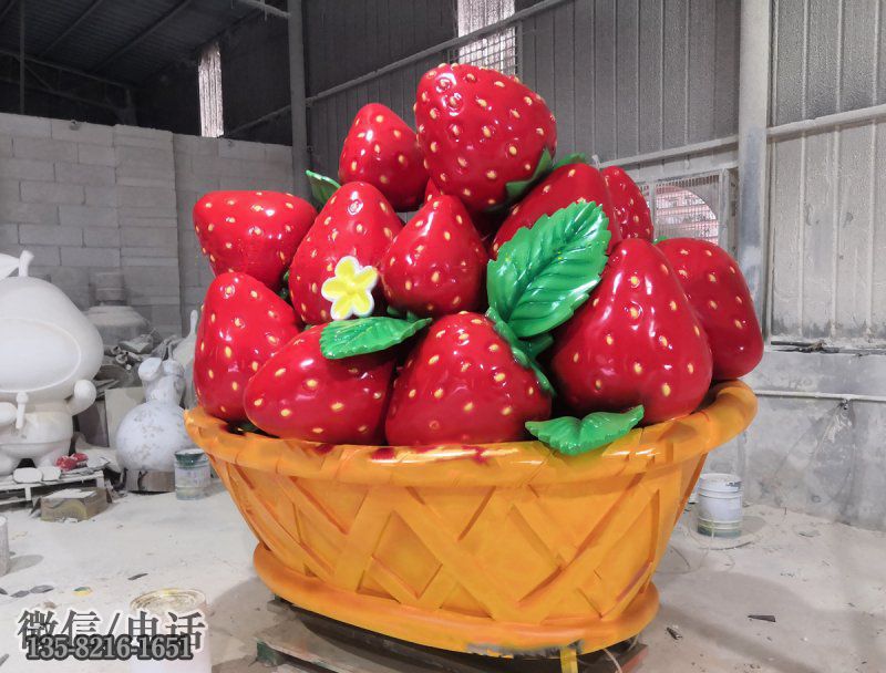 草莓果篮玻璃钢景观雕塑 草莓果篮玻璃钢景观雕塑