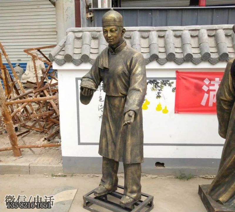 玻璃钢仿铜古代迎宾店小二雕塑 玻璃钢仿铜古代迎宾店小二雕塑