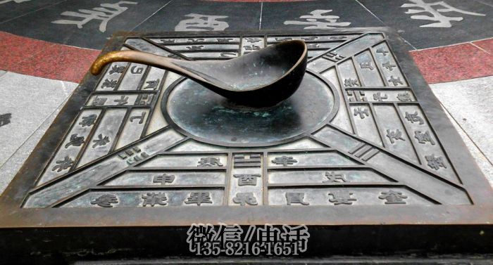 人物雕塑实拍图